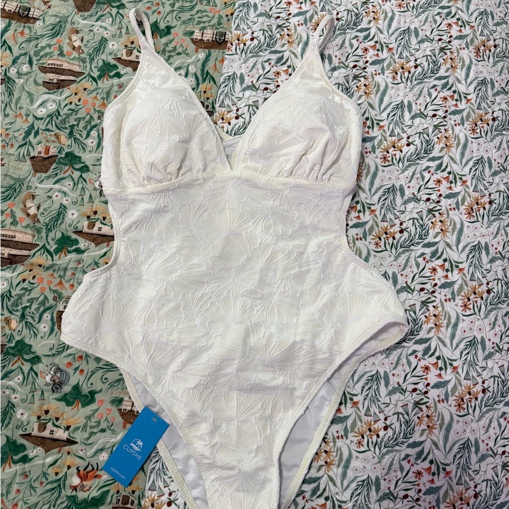 Cupshe White Textured One-Piece Swimsuit
